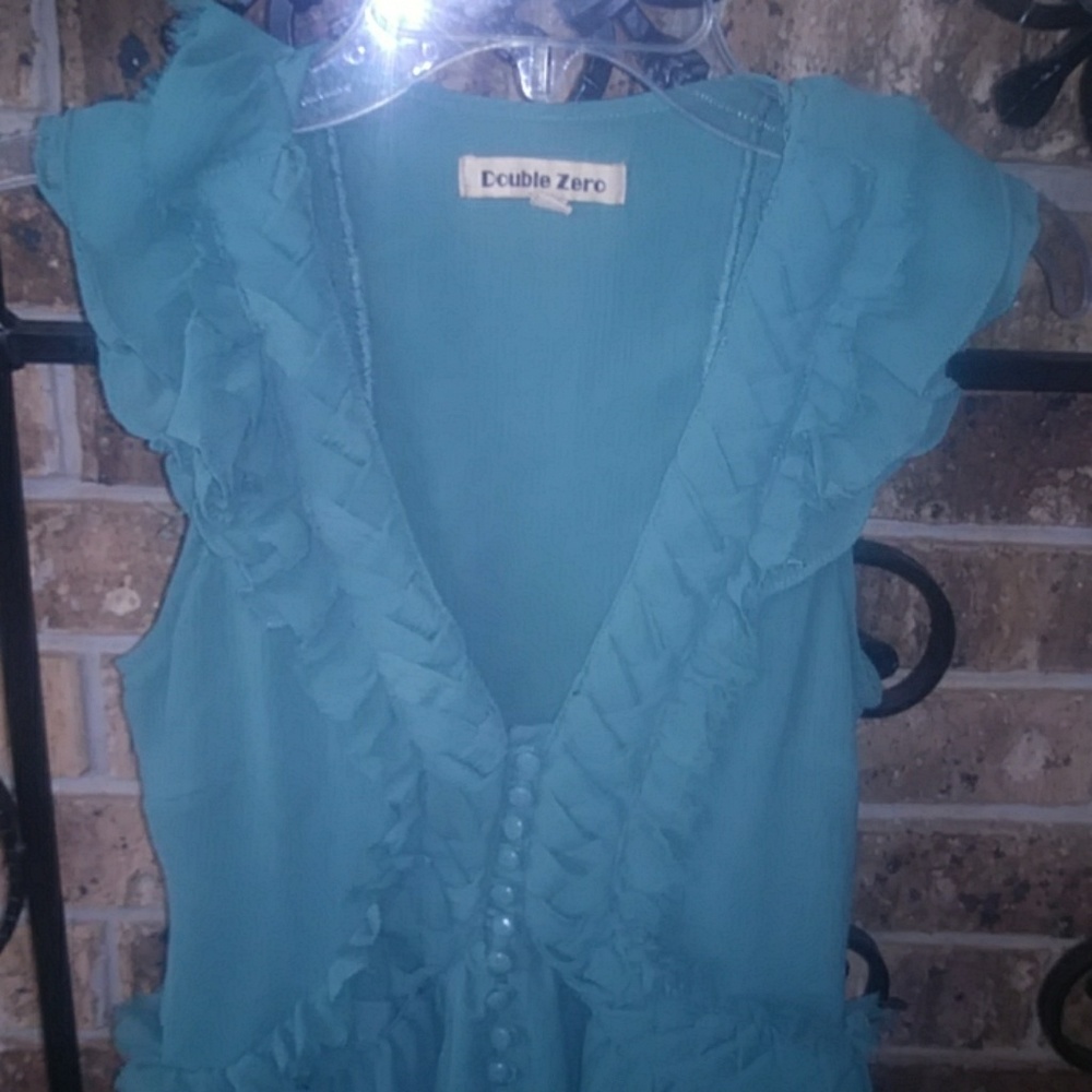 V-neck Ruffled Top - Picture 2 of 6